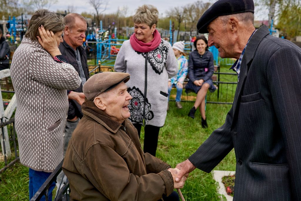 Чамлык-Никольское: жизнь на земле и в земле, Друзья и родственники вокруг Алексея Андреевича на Пасху — discours.io