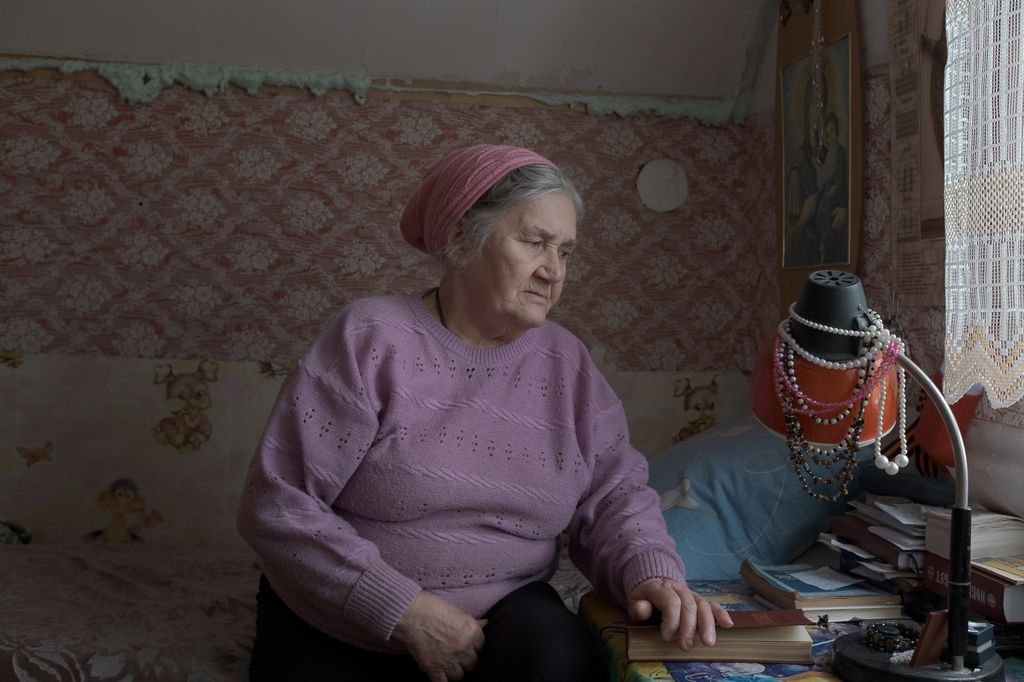 «Когда тебе тяжело, ты ко мне приезжай», Мария в своей комнате — discours.io