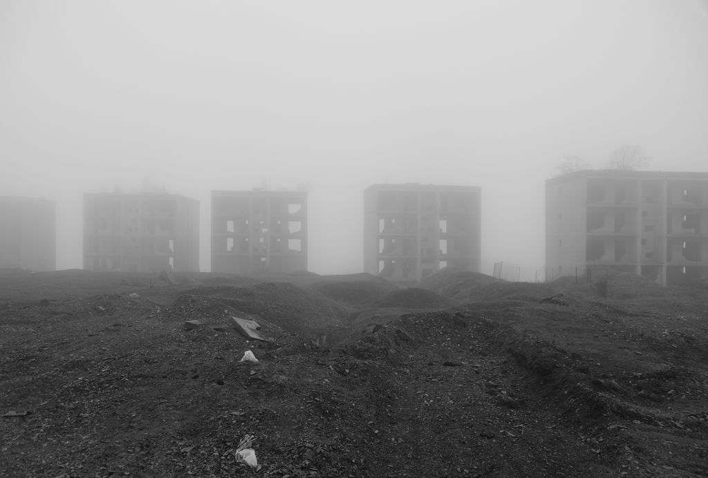 Застывшая современность: фотопроект о современной застройке спальных районов,  — discours.io