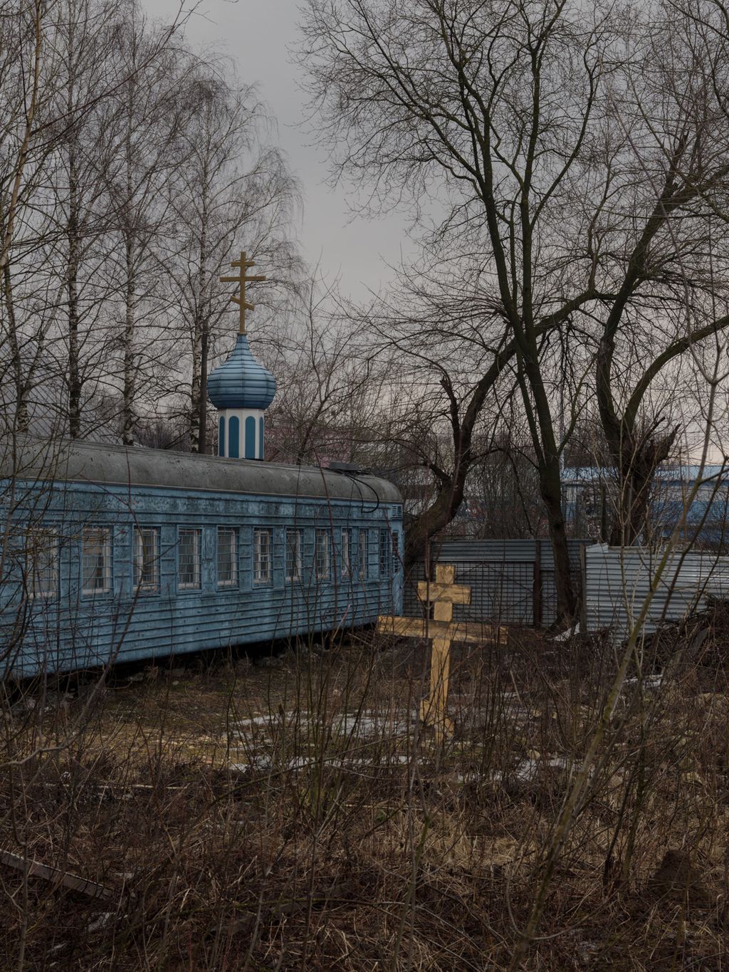 «Разговаривающим в храме посылаются печали и скорби». Фотопроект о современной православной вере в России,  — discours.io