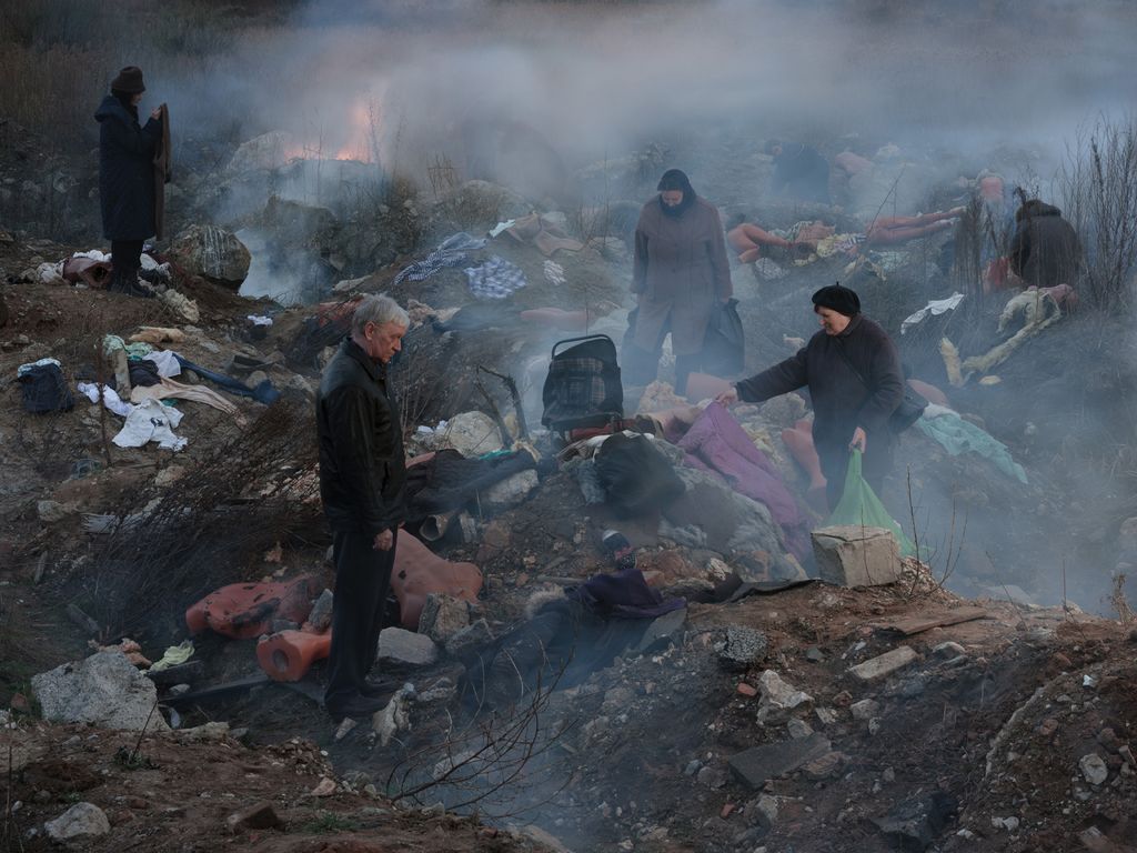 «Разговаривающим в храме посылаются печали и скорби». Фотопроект о современной православной вере в России,  — discours.io