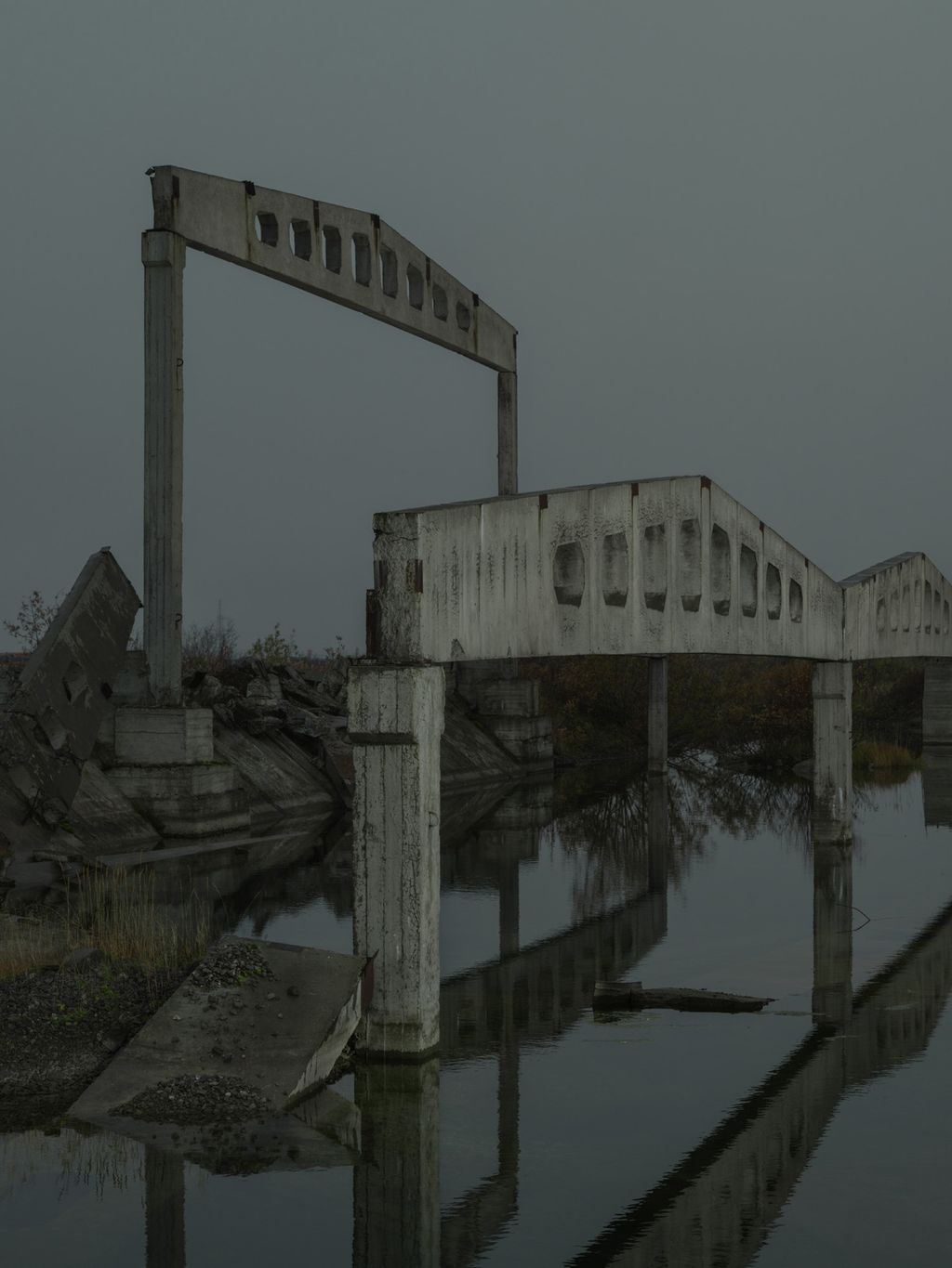 «Разговаривающим в храме посылаются печали и скорби». Фотопроект о современной православной вере в России,  — discours.io