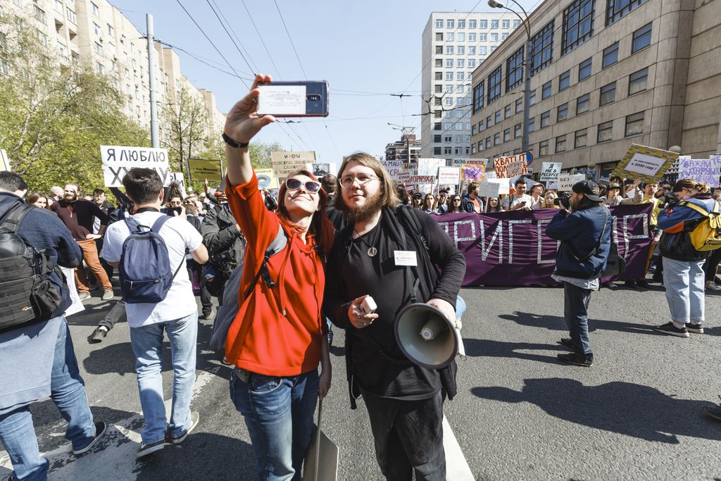 «Вся власть конфетам!» Лозунги и лица Монстрации-2019 в Москве,  — discours.io