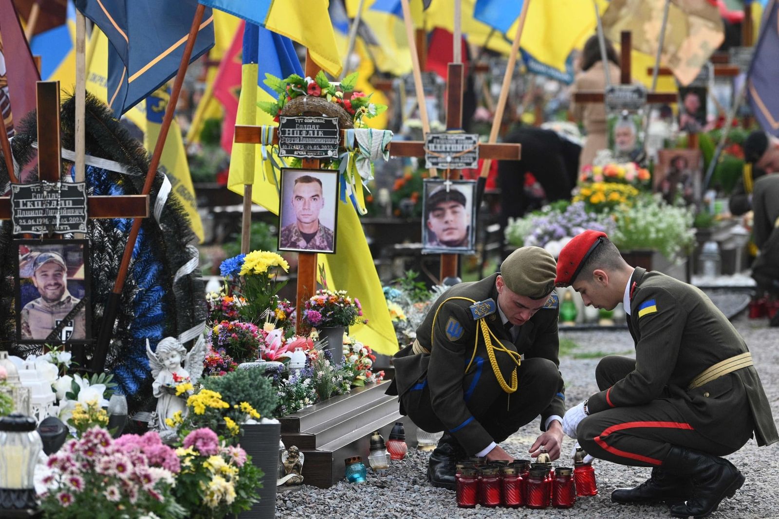 Фотохроника войны. Главные кадры октября: трагедия в Грозе, террор против активистов и возвращение депортированных детей