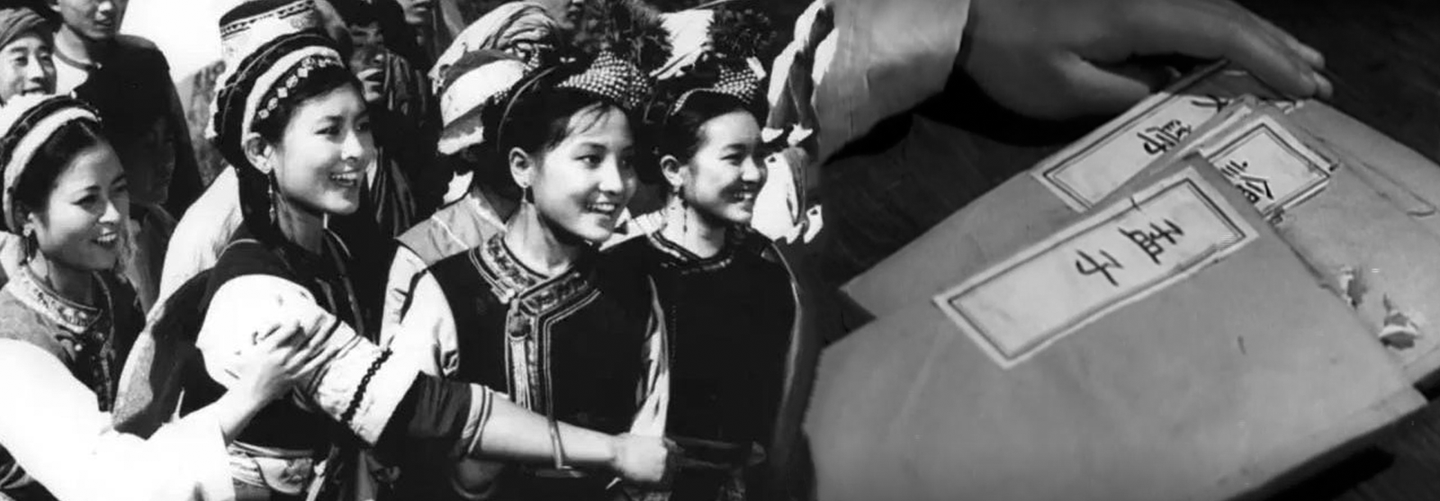 Пять золотых цветков. Реж. Ван Цзяи. 1959 г. // Потомки жёлтого императора. Реж. Бай Кэ. 1956 г. Пять золотых цветков. Реж. Ван Цзяи. 1959 г. // Потомки жёлтого императора. Реж. Бай Кэ. 1956 г.