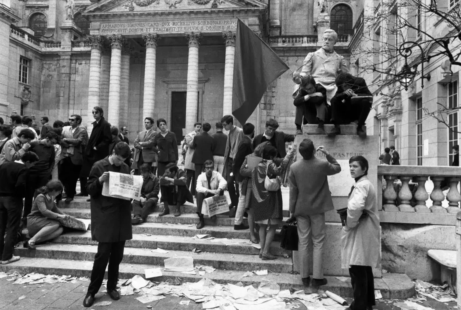 Кризис 1960 1970. Май 1968 Сорбонна. Красный май во Франции 1968. Париж 1968 студенческие бунты. Красный май 1968 Сорбонна.