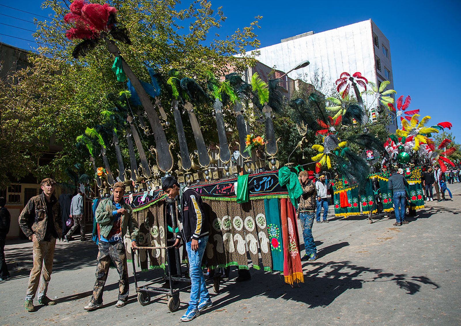 Алам в&nbsp;форме металлической платформы.