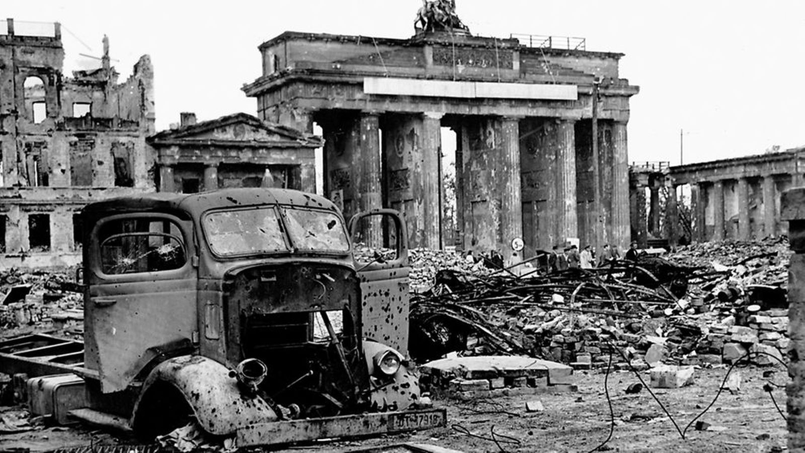 Разрушенный Берлин 1945 года / Bundesregierung