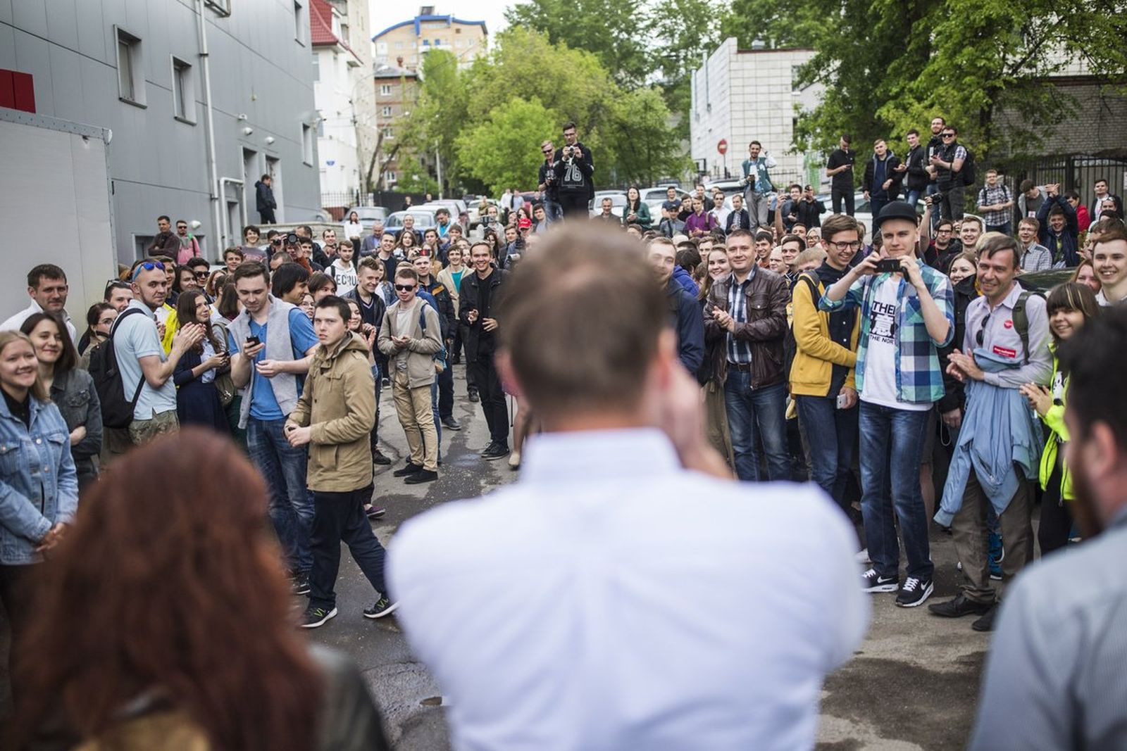 За полтора года люди, которые работали на кампании и поддерживали ее как волонтёры, в общей сложности провели под арестом 3080 суток и выплатили 18 952 358 рублей штрафов. / Евгений Фельдман