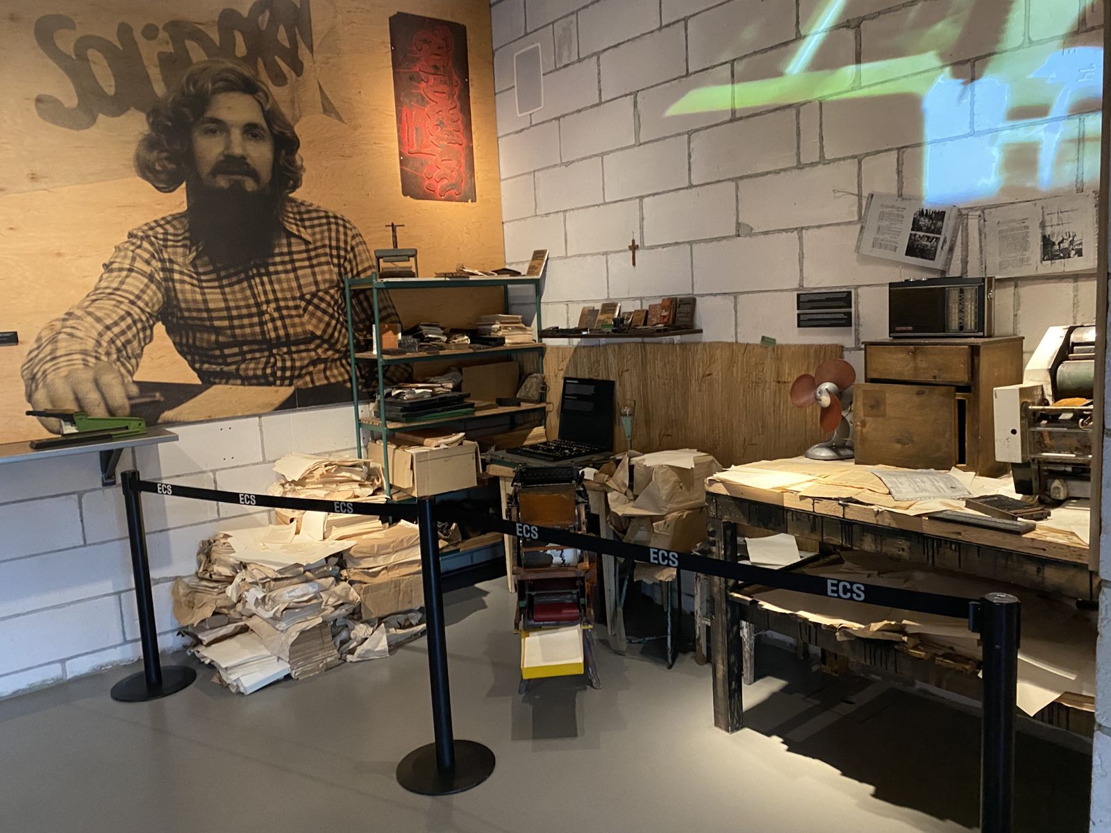 Экспозиция в&nbsp;музее «Центр Европейской Солидарности» в&nbsp;Гданьске, где показано устройство подпольной типографии «Солидарности» в&nbsp;1980-е. Фото автора