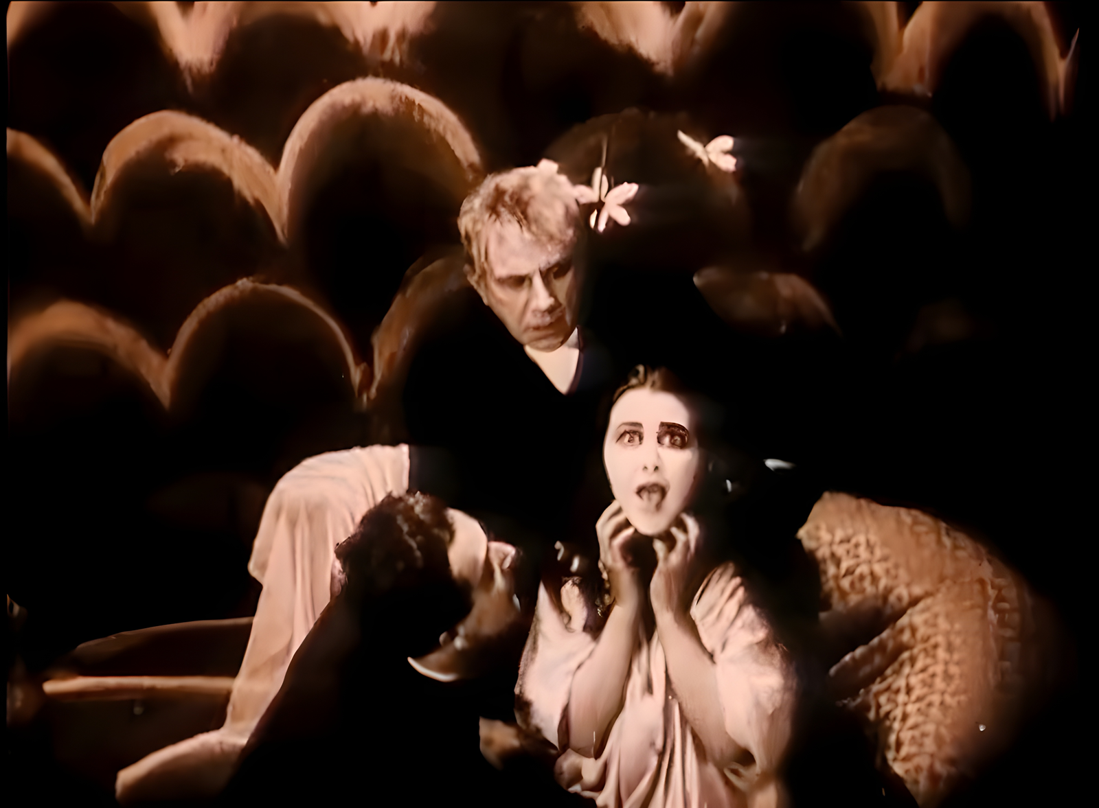 Кадр из фильма «Кабинет доктора Калигари» / «Das Cabinet des Dr. Caligari» (1920) / «Потрясение от свободы»: Зигфрид Кракауэр об экспрессионизме как о политическом бессознательном — Discours.io