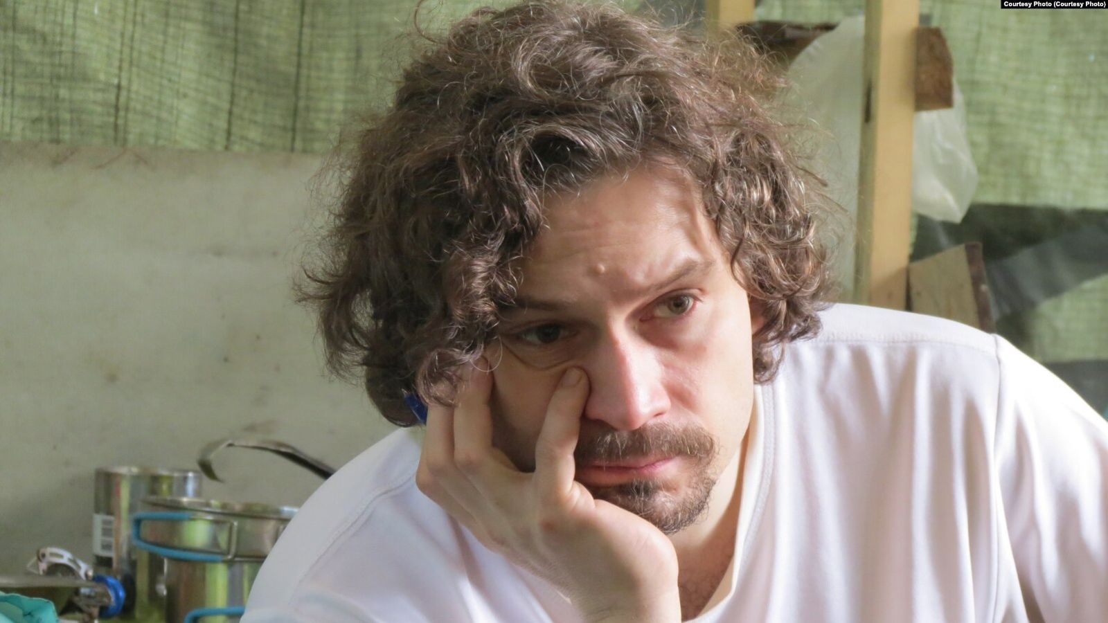 Я решил воспитывать в себе терпимость к людям с другими политическими взглядами. В моей камере оказалось два патриота, которые поддерживали Пригожина. Мы часто спорили с ними о политике. Но когда я высказывался против насилия вообще, такая позиция вс Я решил воспитывать в себе терпимость к людям с другими политическими взглядами. В моей камере оказалось два патриота, которые поддерживали Пригожина. Мы часто спорили с ними о политике. Но когда я высказывался против насилия вообще, такая позиция вс