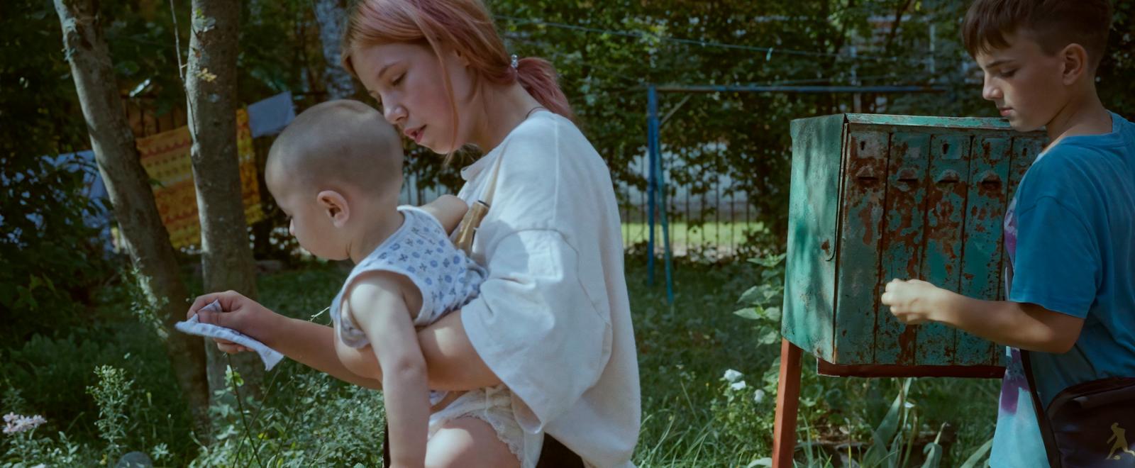 «Я оставляла реплики героев в духе „ты залетишь и будешь как твоя старшая сестра“ или „мы подождём три месяца, и вы сможете заняться сексом, и тогда у тебя тоже будет ребёнок“. Но они воспринимают детей как куколок. И понятно, что у этих детей будет «Я оставляла реплики героев в духе „ты залетишь и будешь как твоя старшая сестра“ или „мы подождём три месяца, и вы сможете заняться сексом, и тогда у тебя тоже будет ребёнок“. Но они воспринимают детей как куколок. И понятно, что у этих детей будет