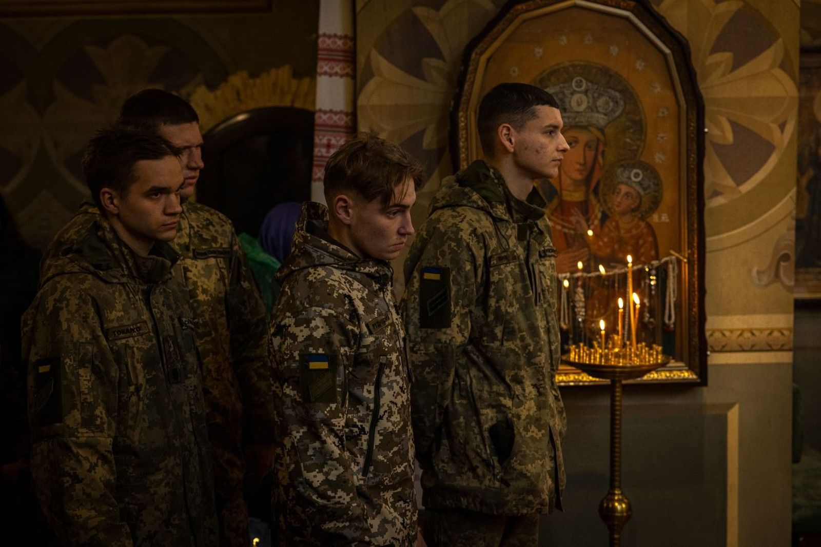 Украинские военные прощаются со своим сослуживцем 128-й бригады ВСУ Никитой Власковым, который погиб от обстрела во время церемонии награждения в Запорожской области. 8 ноября / Serhiy Morgunov / The Washington Post