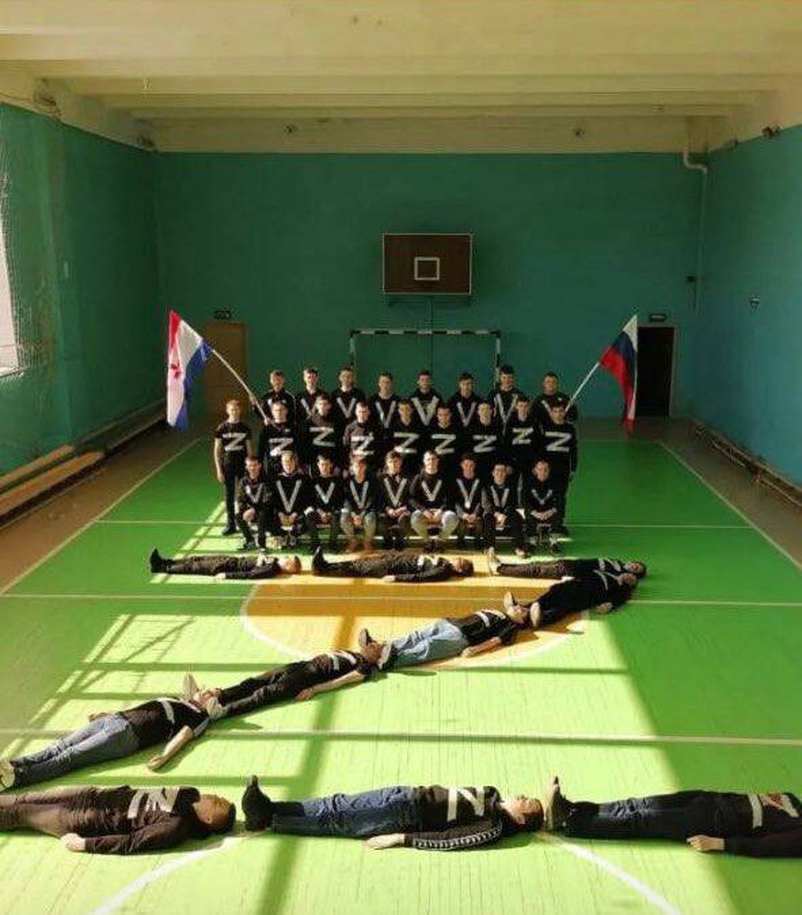 В Мордовии школьниками выложили на полу спортивного зала Z / Соцсети
