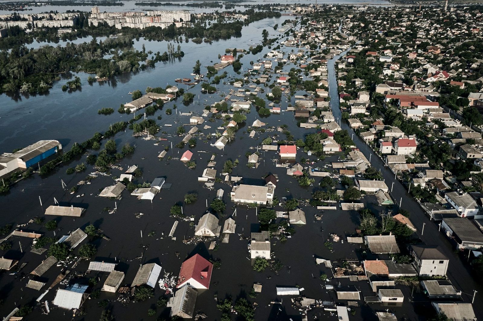 Затопленная часть Херсона после прорыва Каховской ГЭС. 6 июня / Libkos / AP / Scanpix / LETA / Meduza