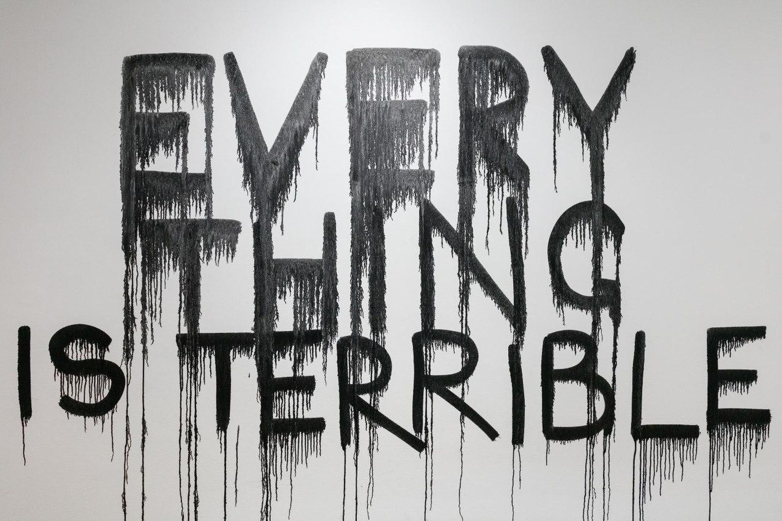 Фрагмент экспозиции Everything is terrible, Музей Вадима Сидура / Фото: Иван Новиков-Двинский Фрагмент экспозиции Everything is terrible, Музей Вадима Сидура / Фото: Иван Новиков-Двинский