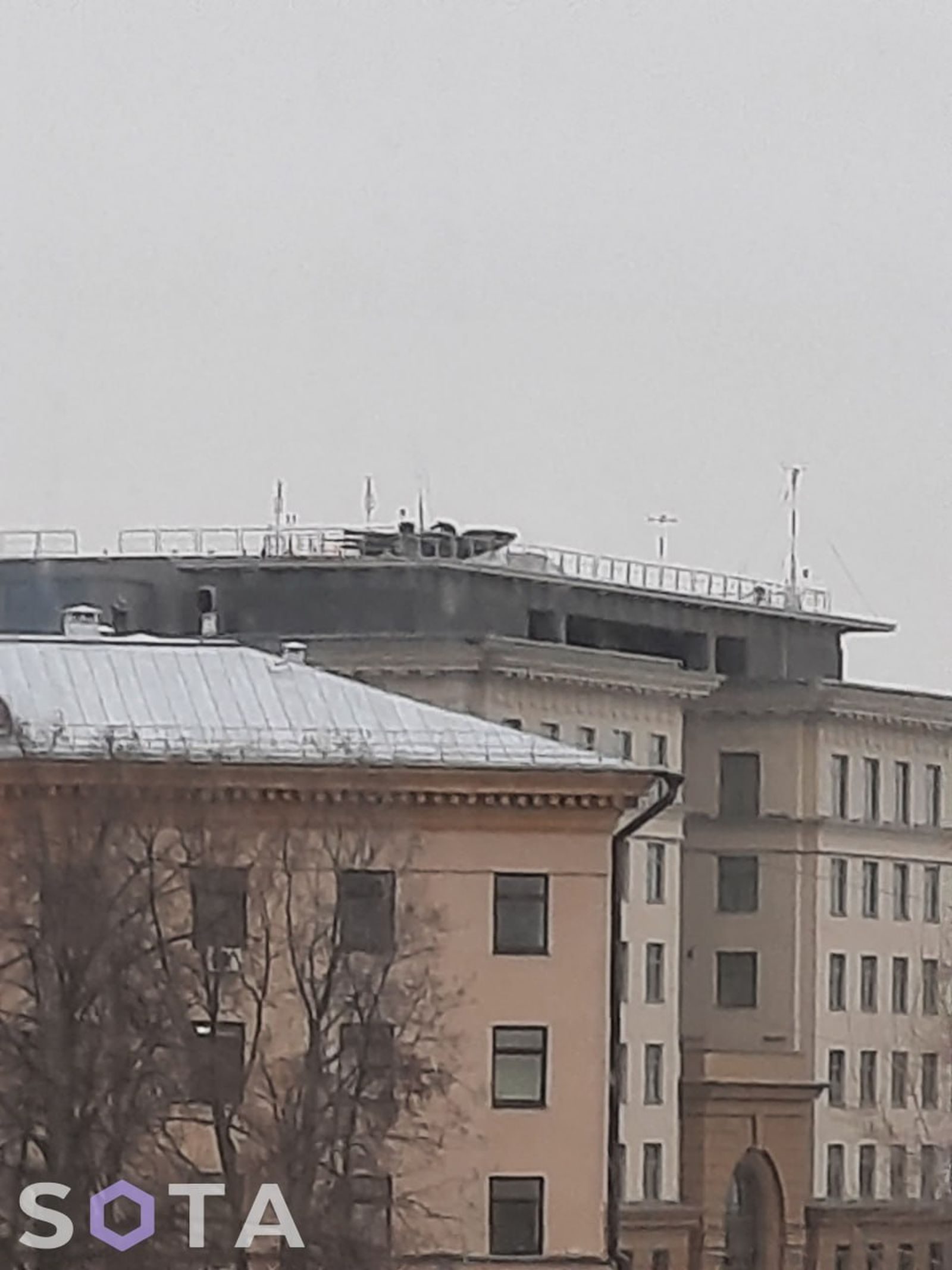 Жители Москвы стали замечать размещения ПВО в городе. Один из таких комплексов обнаружили на крыше столичного ГУ МВД по адресу Петровка, 38. 21 января / SOTA