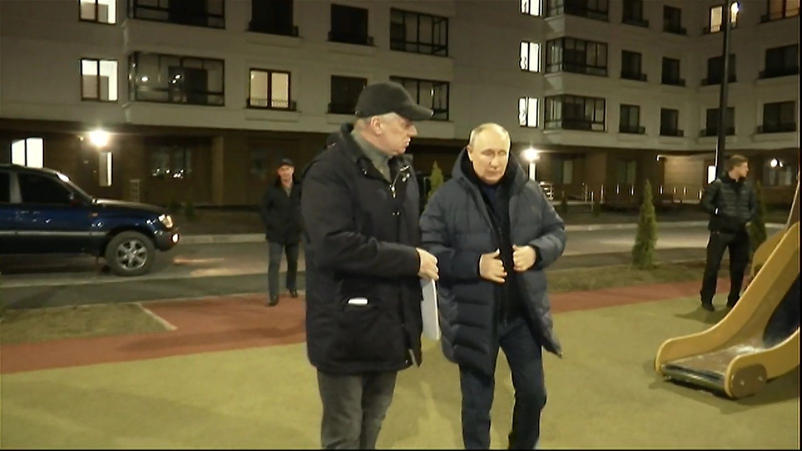 Кадр из видео, опубликованного пресс-службой Кремля, где Путин приехал с рабочим визитом в оккупированный Мариуполь. 19 марта / Пресс-служба Президента России