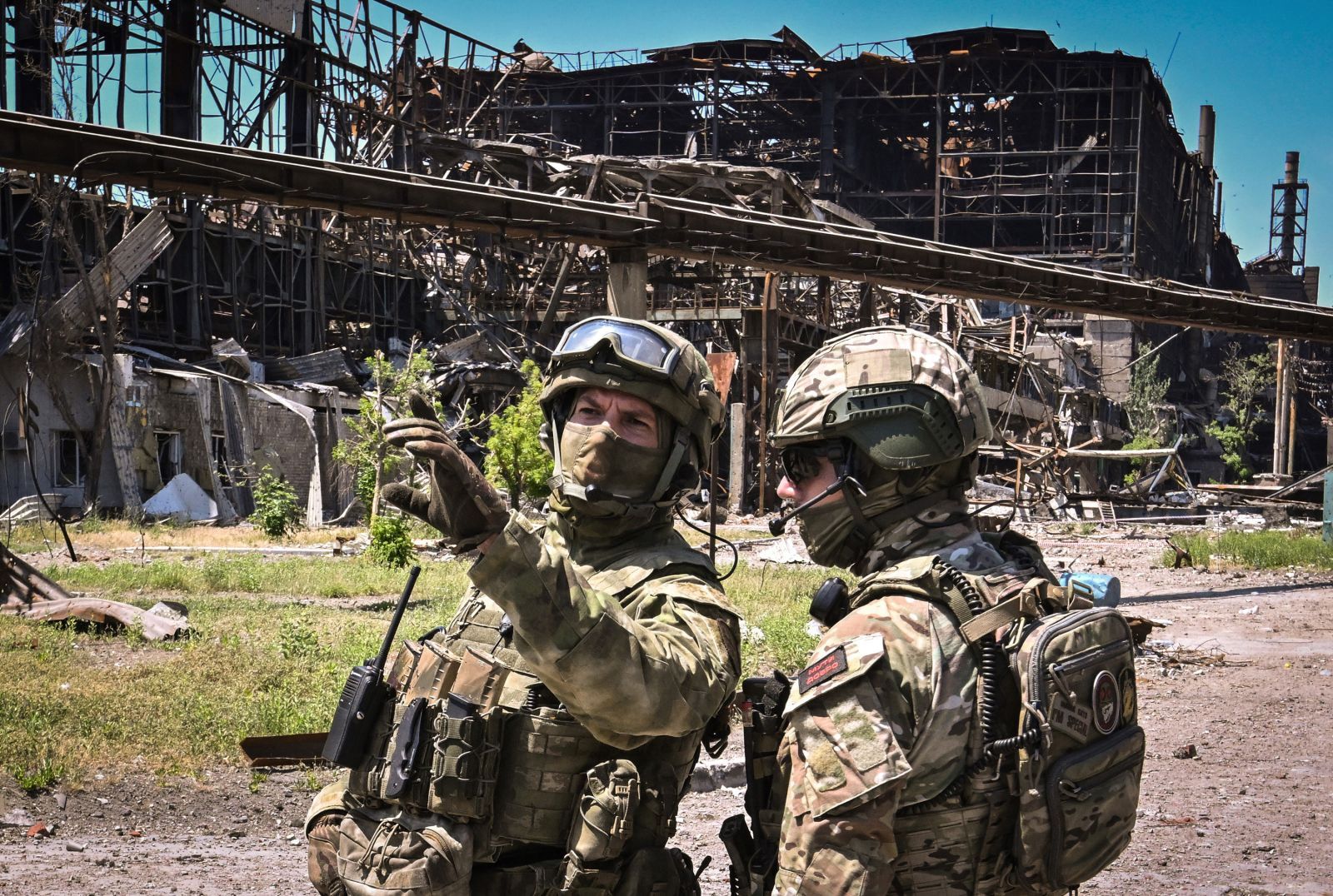 Фотохроника четвёртого месяца войны в Украине. 100 главных снимков об искалеченных судьбах и потерянном детстве