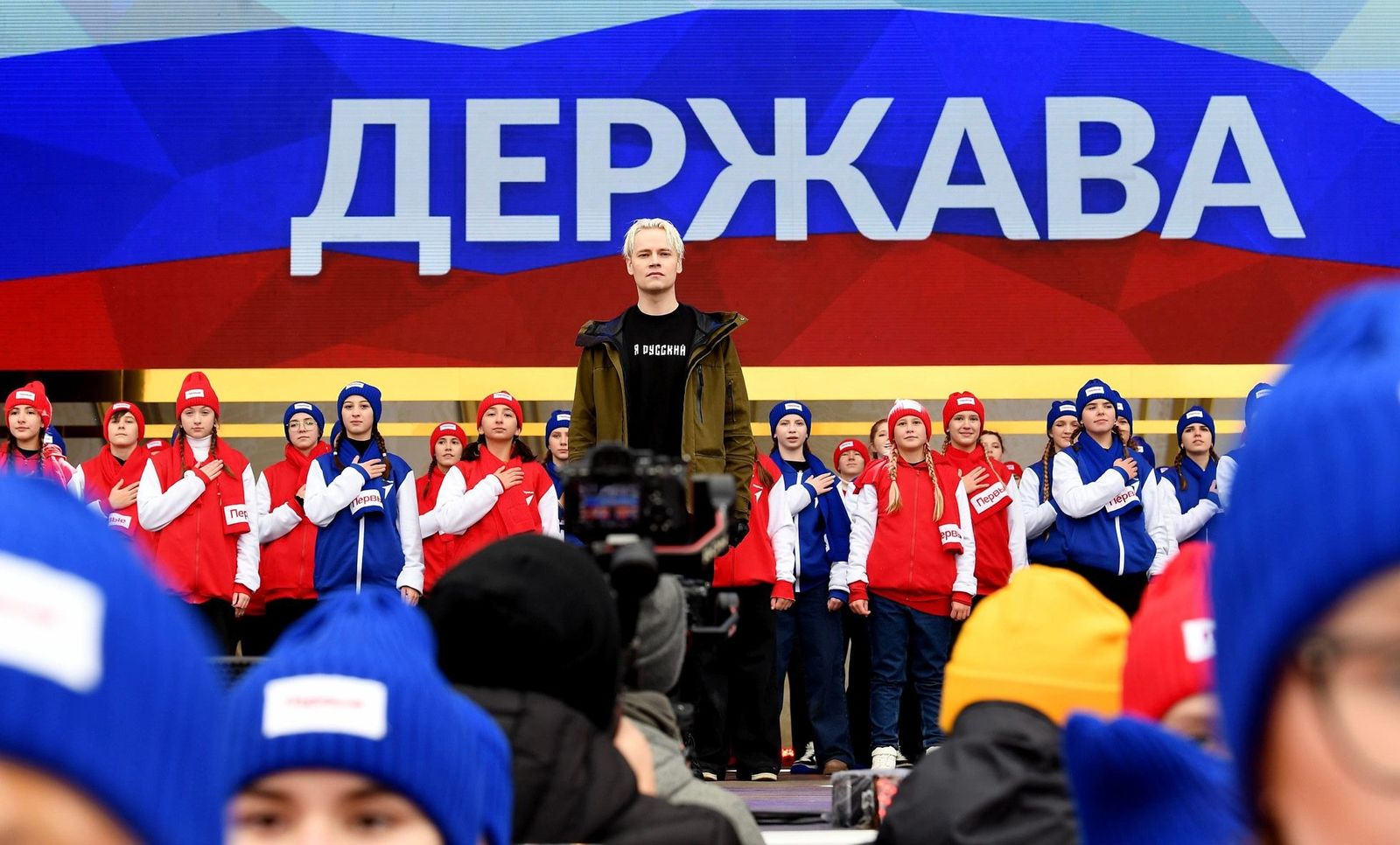 Певец Ярослав Дронов, более известный под псевдонимом «Шаман», выступает на открытии патриотической выставки-форум «Россия». Вместе с детским хором он исполнил свою знаменитую песню «Я русский». 4 ноября / Екатерина Чеснокова / Спутник