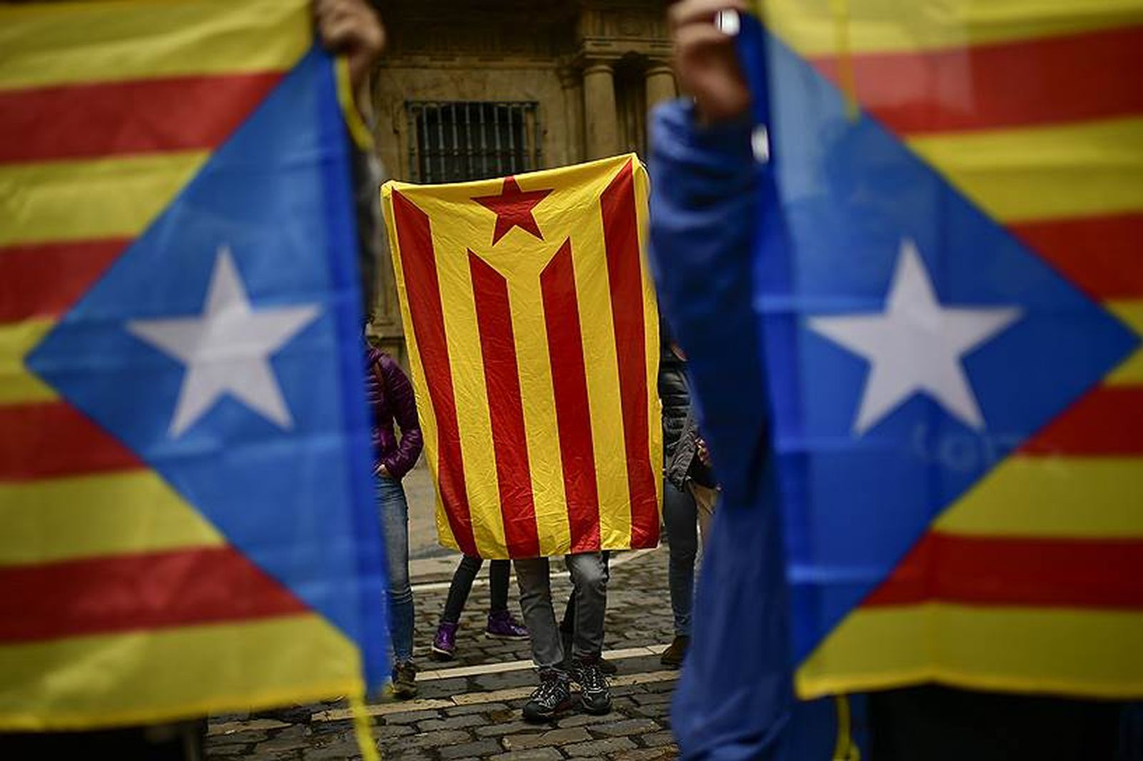 Не только авторитарные страны прибегают к блокировкам и цензурированию: так, в Каталонии во время референдума происходили атаки на сайты, связанные с интеренет-голосованием / Фото: AP, Alvaro Barrientes