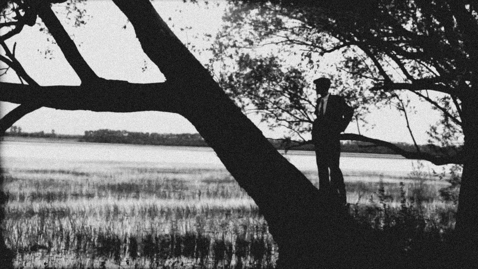 «Чувствую в себе какие-то его холодные черты. Бываю грубой, бываю злой, но не знаю, связано ли это с тем, что он был моим отцом, и я это видела в нем. Может быть, это просто результат каких-то травм» / Кадр из фильма «Чувствую в себе какие-то его холодные черты. Бываю грубой, бываю злой, но не знаю, связано ли это с тем, что он был моим отцом, и я это видела в нем. Может быть, это просто результат каких-то травм» / Кадр из фильма