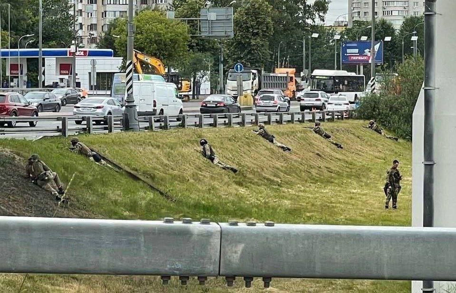 Военные охраняют южные подступы к Москве, ожидая прихода колонны ЧВК Вагнера. 24 июня / Редакция (Пивоваров)