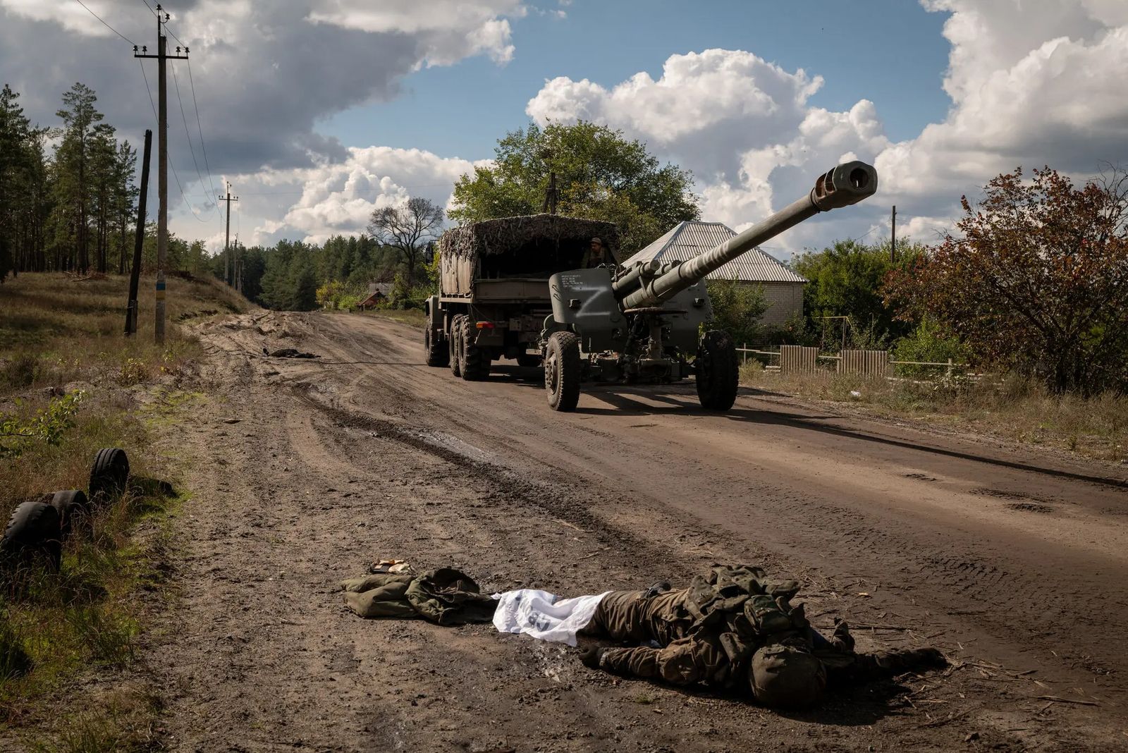 Фотохроника восьмого месяца войны в Украине. 100 главных снимков о  массированных обстрелах и массовой мобилизации