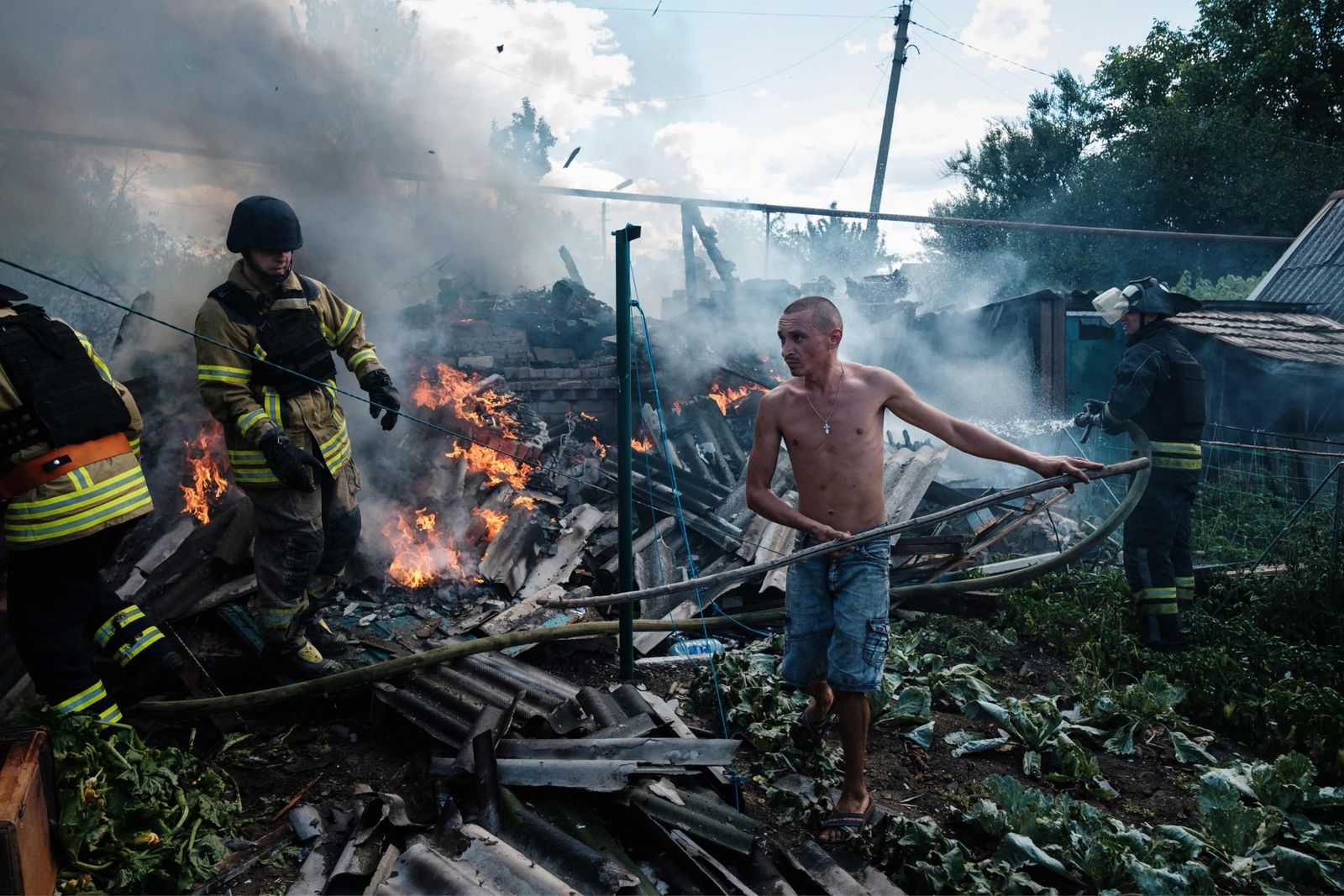 Фотохроника пятого месяца войны в Украине. 100 главных снимков о  сострадании, отчаянии, репрессиях и героизме