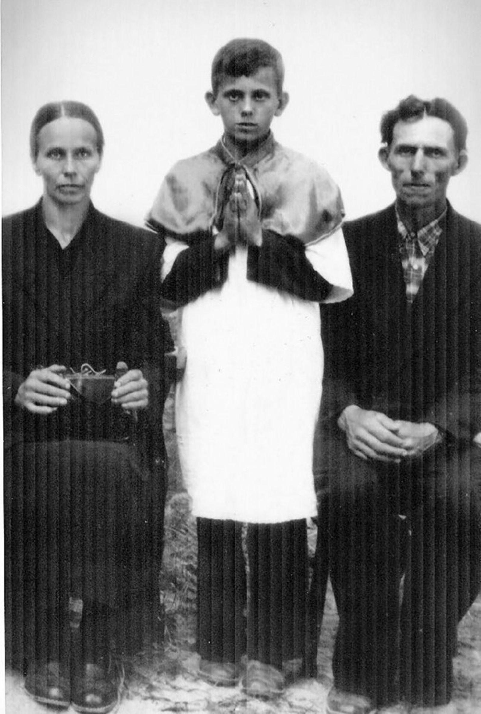 Альфонс Попелушко с&nbsp;родителями. Источник фото IPN (Институт национальной памяти в&nbsp;Польше).