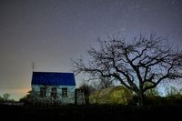Чамлык-Никольское: жизнь на земле и в земле, Яблоня в саду — миниатюра
