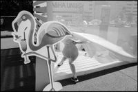 «Истории, рассказанные спиной». Фотовыставка о том, как тело говорит о человеке, Москва. Парк Горького, 2017 — Артем Новиков — миниатюра