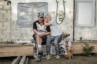 «Застывшая Кубань». Фотопроект о магическом реализме южного края, Жители поселка Южный Склон. Выходной день — миниатюра