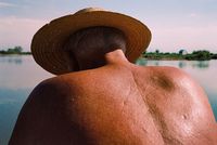 «Истории, рассказанные спиной». Фотовыставка о том, как тело говорит о человеке, Отец. Казахстан, Алматинская область, 2018 — Евгений Алексеев — миниатюра