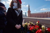 Случайные портреты, Стихийный мемориал Борису Немцову — миниатюра