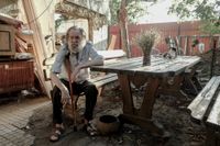 «Застывшая Кубань». Фотопроект о магическом реализме южного края, Евгений Михайлович — один из тех, кто переехал на Кубань с севера. Здесь ему не хватает общения с теми, кто остался на родине — миниатюра