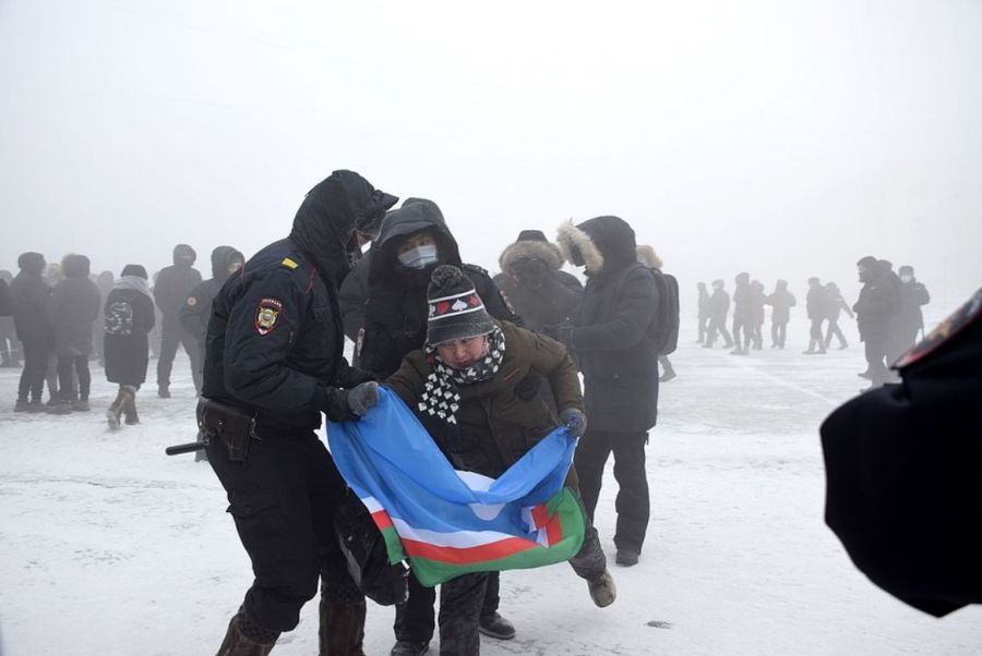 Жители Якутии вышли на протесты, несмотря на мороз в -51° / Фото из Twitter YakutiaINFO Жители Якутии вышли на протесты, несмотря на мороз в -51° / Фото из Twitter YakutiaINFO