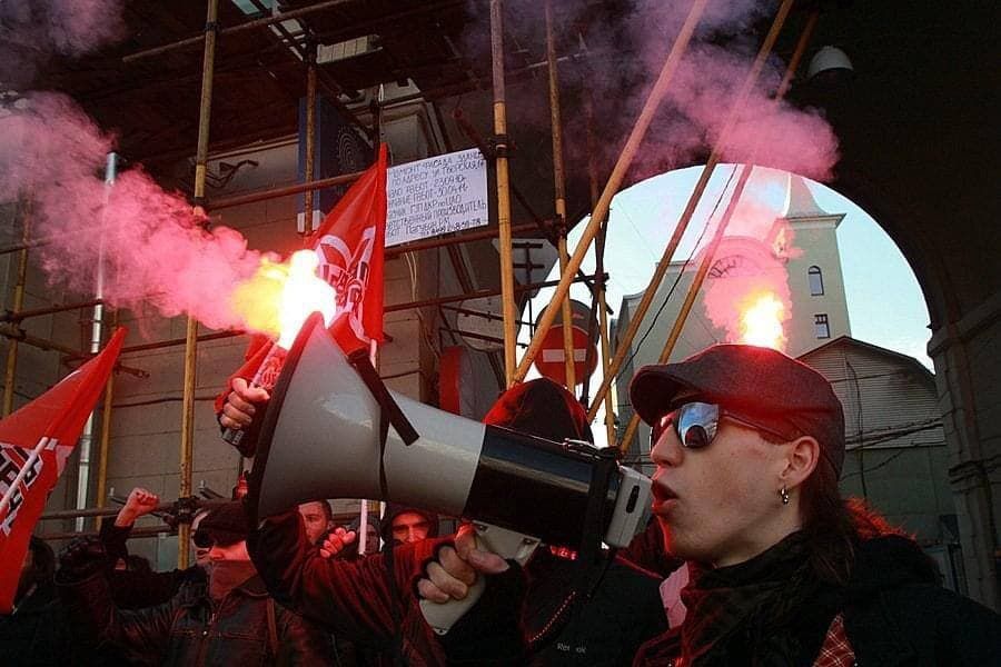 Шествие на Тверской 7 ноября 2011 года — в годовщину Октябрьской социалистической революции. Шествие на Тверской 7 ноября 2011 года — в годовщину Октябрьской социалистической революции.