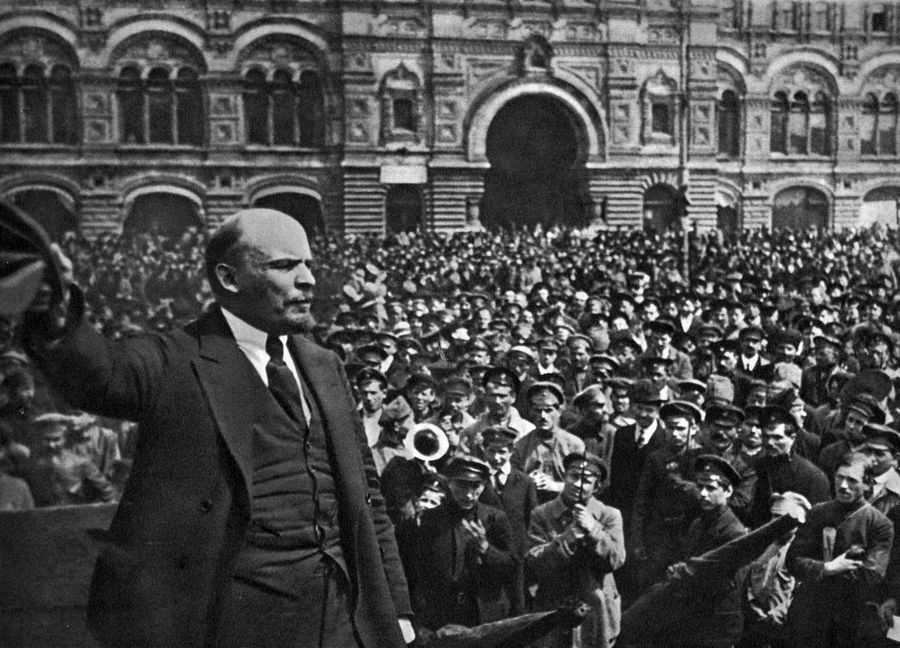 Владимир Ленин произносит речь перед войсками Всевобуча на Красной площади, 25 мая 1919 года / Неизвестный автор