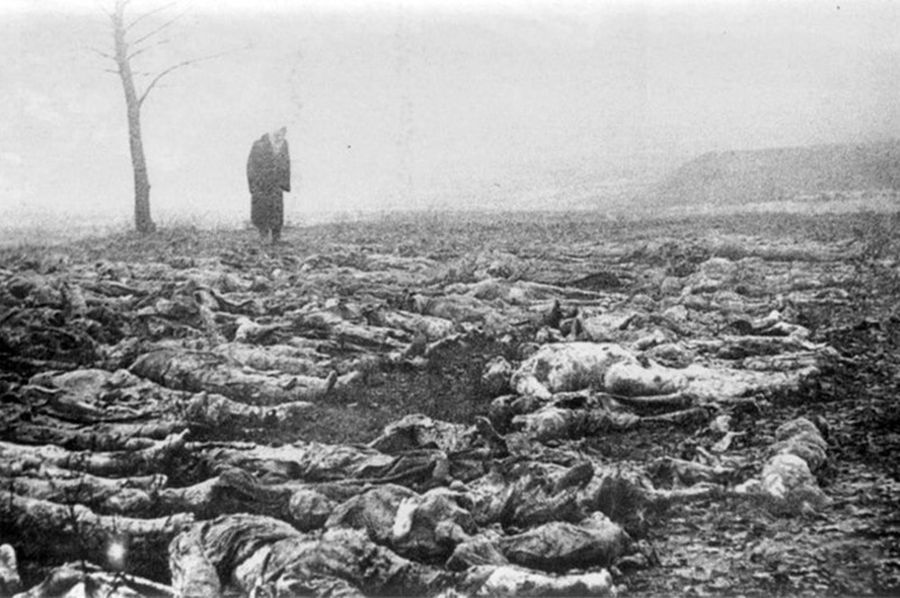 Трупы в ямах, вырытых на территории Сырецкого концлагеря, 1943 год / Центральный государственный кинофотофоноархив Украины / Голоса Бабьего Яра — Discours.io