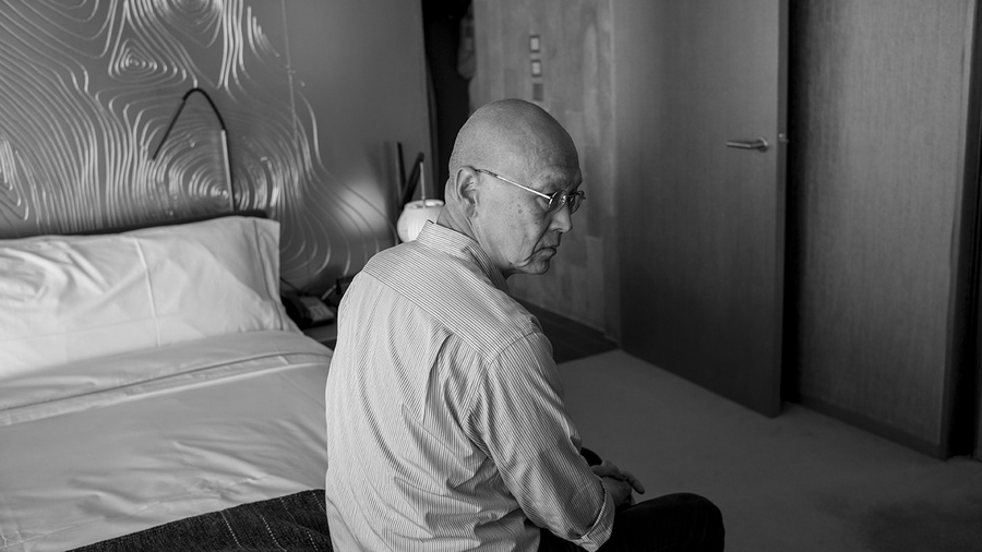 Режиссер Уэйн Ван на съемках фильма «Пока женщины спят», 2015 / Первопроходец китайско-американского кино: этнический стиль, голливудские тиски и мир чайнатаунов в фильмах Уэйна Вана — Discours.io