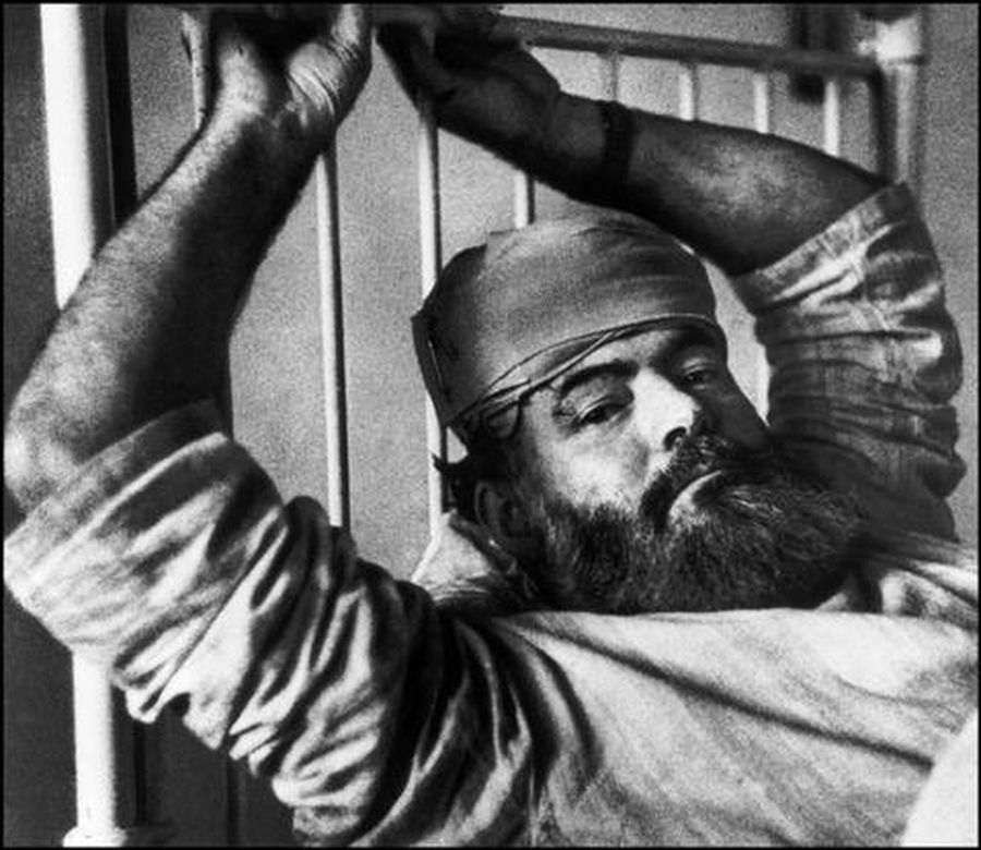 Хемингуэй в лондонском госпитале, 1944 / clonline.org Хемингуэй в лондонском госпитале, 1944 / clonline.org