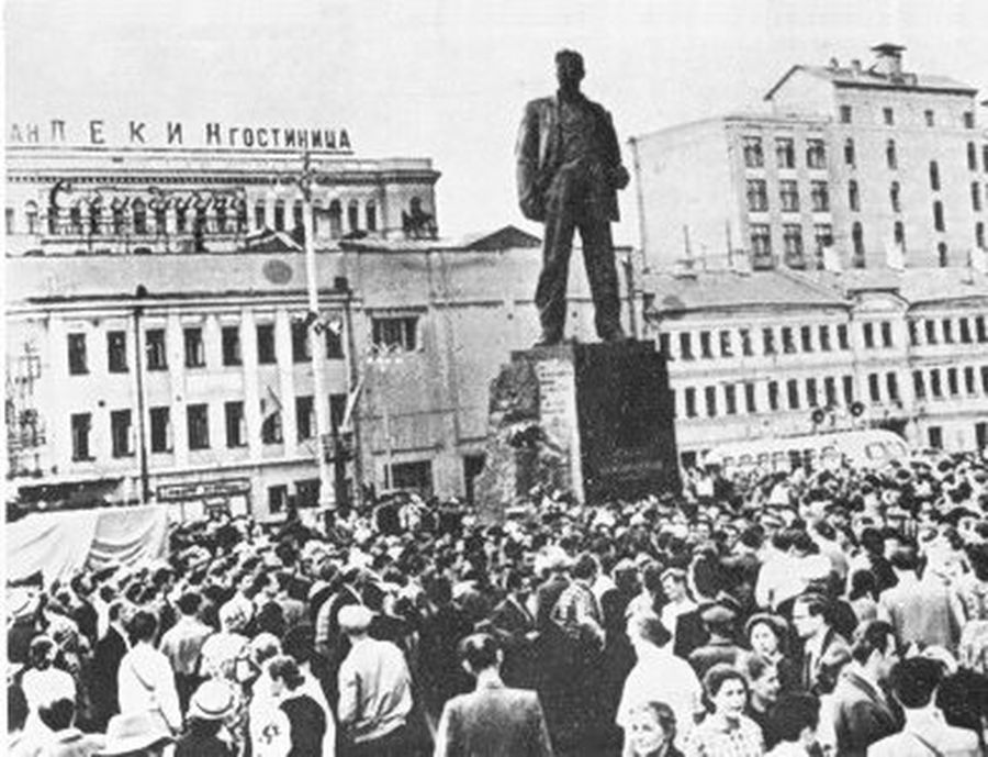 История советского диссидентства полна драмы — это стало фундаментом для возрождений Маяковских чтений, организованных в 60-х, в наше время История советского диссидентства полна драмы — это стало фундаментом для возрождений Маяковских чтений, организованных в 60-х, в наше время