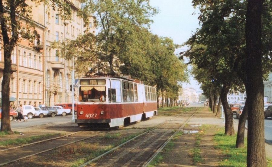 Так выглядел Лиговский проспект в XX веке — одна из главных центральных улиц Петербурга лишилась практически всей зелени в 2007 году / Зачем нужны деревья? Как уличные растения улучшают городскую среду — Discours.io