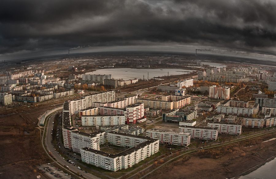 В чертах неназванного города, в котором происходит действие, нетрудно узнать Северодвинск — родной город Павла Кошелева В чертах неназванного города, в котором происходит действие, нетрудно узнать Северодвинск — родной город Павла Кошелева
