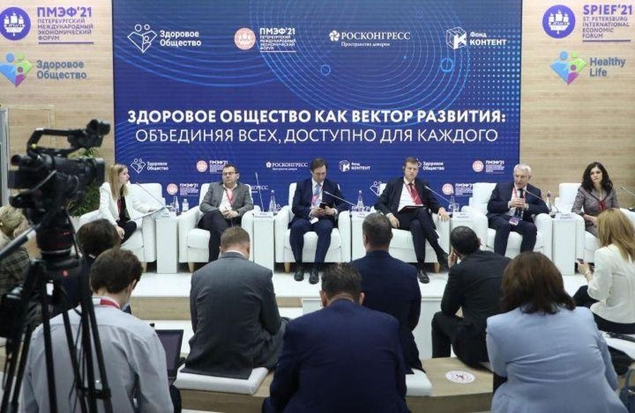 На ПМЭФ обсуждали всё, что угодно, кроме экономики. К примеру, на панельной дискуссии «Здоровое общество как вектор развития» одним из основных вопросов был «Как культура осознанного отношения к своему здоровью может способствовать изменению алгоритм На ПМЭФ обсуждали всё, что угодно, кроме экономики. К примеру, на панельной дискуссии «Здоровое общество как вектор развития» одним из основных вопросов был «Как культура осознанного отношения к своему здоровью может способствовать изменению алгоритм