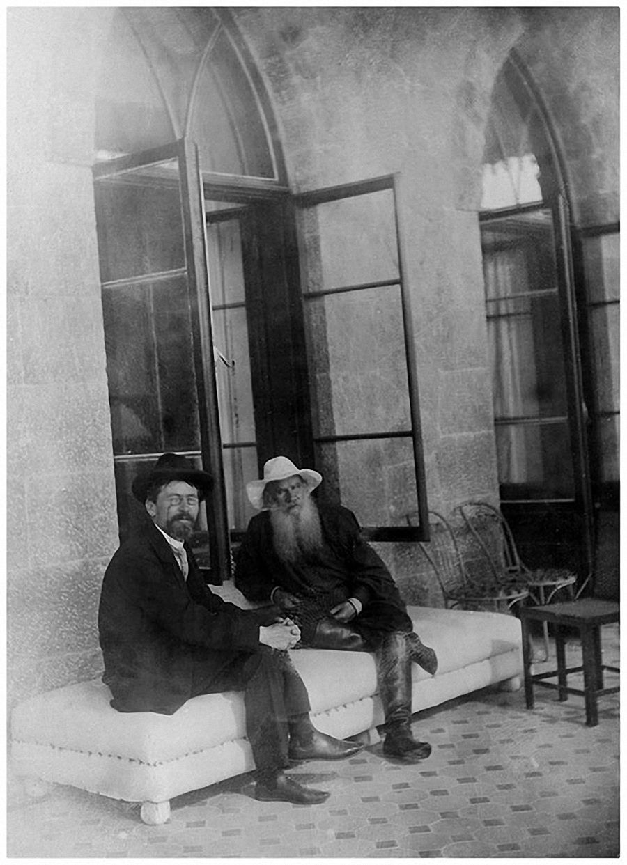 Лев Толстой и Антон Чехов в Гаспре 12 сентября 1901 Лев Толстой и Антон Чехов в Гаспре 12 сентября 1901