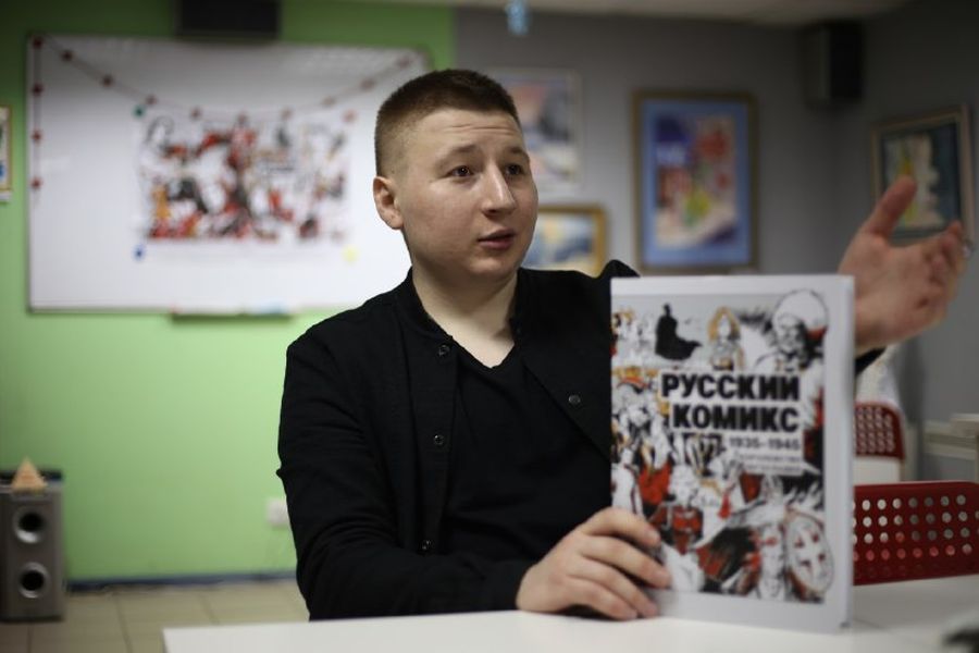 Дмитрий Бастраков, публицист, основатель и главный редактор «Чёрной Сотни», рассказал Алексею Свиридову о том, как зарождалось издательство, любимых проектах и судьбоносных случайностях в подготовке издания «Русского комикса» / Фото: DNR LIVE / «Мы умеренные националисты, даже либеральные». Издатель «Чёрной сотни» о политическом плюрализме, ДНР и Летове — Discours.io