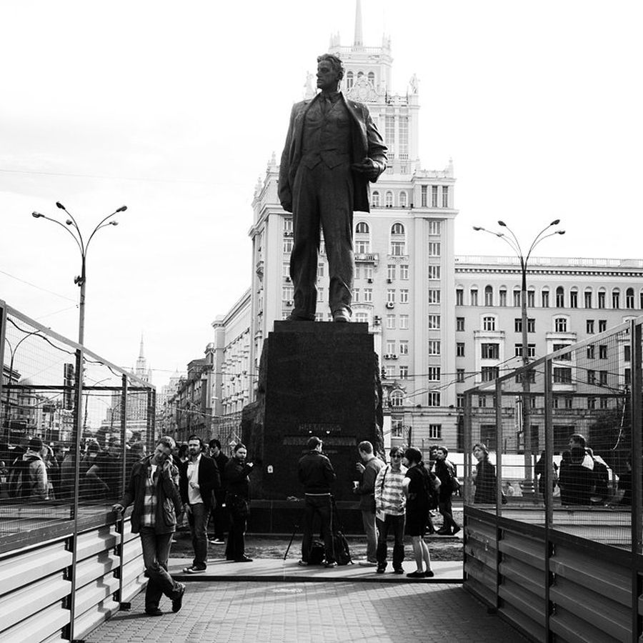 Маяковские чтения проводятся с апреля по октябрь каждое последнее воскресенье месяца в 18:00 Маяковские чтения проводятся с апреля по октябрь каждое последнее воскресенье месяца в 18:00